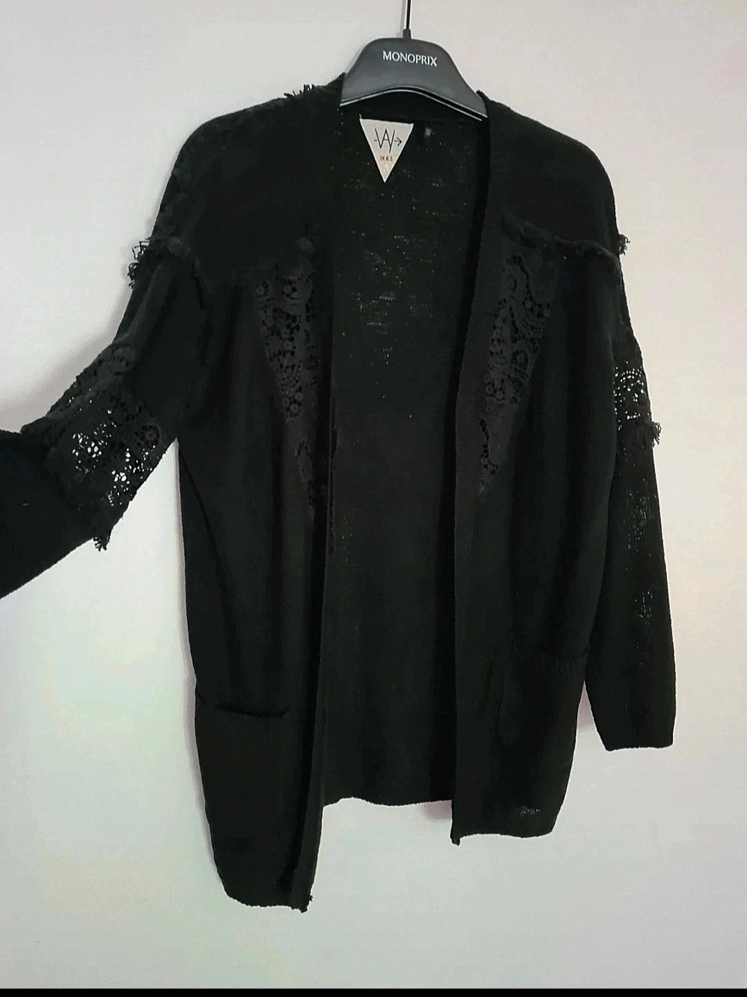 Gilet noir dentelles neuf 12 ans